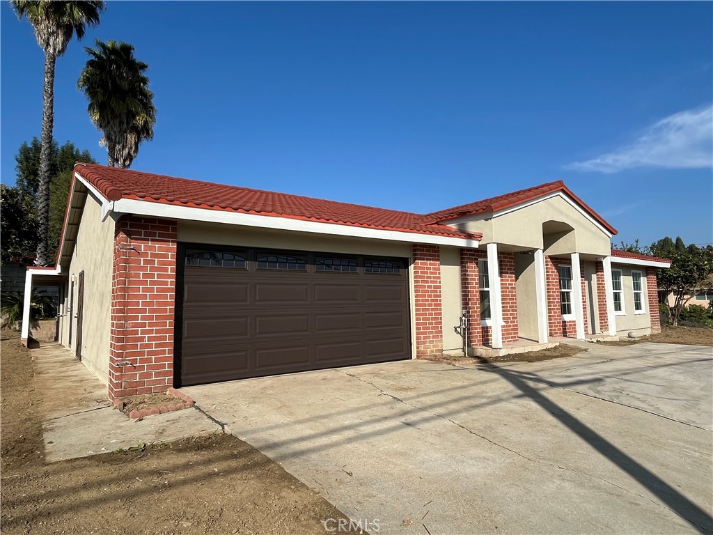 2223 Las Lomitas Drive