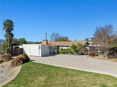 Photo of 22510 Decoro Drive, Saugus, CA 91350 (MLS # SR26047375)