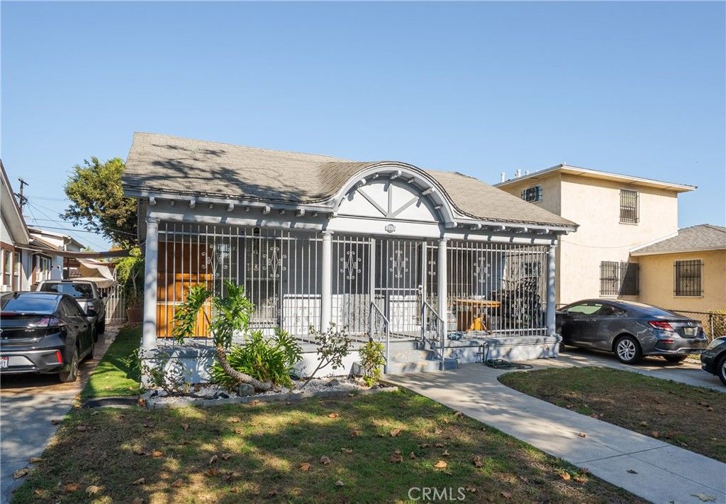 Photo of 2936 Edgehill Drive, Los Angeles, CA 90018 (MLS # DW25197207)