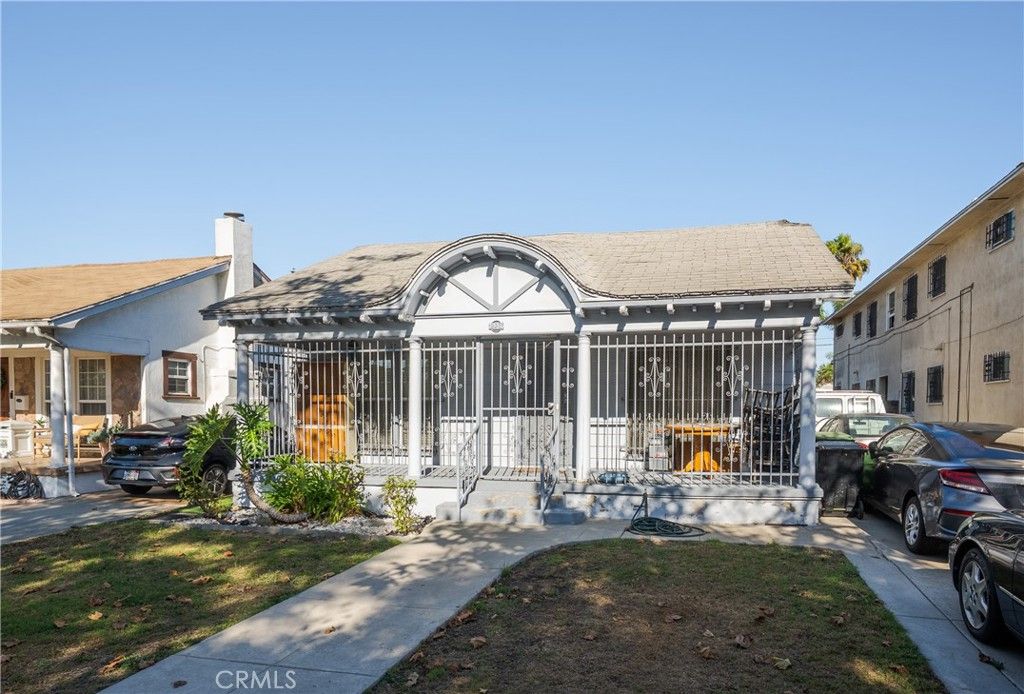 Photo of 2936 Edgehill Drive, Los Angeles, CA 90018 (MLS # DW25197207)