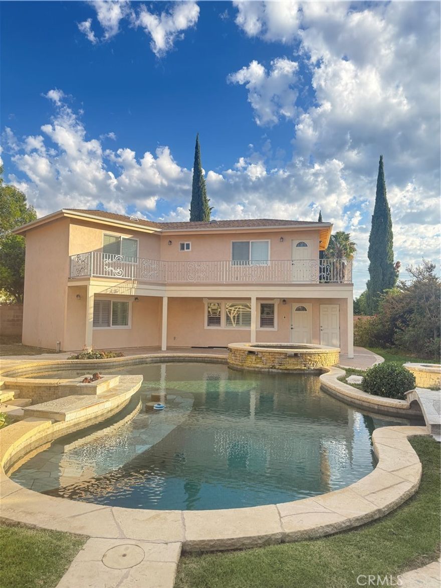 Tucked away on a peaceful street, this fully private and secluded 1-bedroom, 1-bathroom home offers both comfort and modern style. The open living area provides plenty of space for a dining table and lounge area, perfect for relaxing or entertaining. Enjoy brand-new flooring throughout, recessed lighting, stylish fixtures, and updated hardware.



The remodeled kitchen showcases quartz countertops, custom cabinetry, and modern finishes. The spacious bedroom is filled with natural light and features wall-to-wall closet space, while the bathroom offers a sleek shower and contemporary design. Additional highlights include beautiful custom window blinds and A/C and heating system.



Conveniently located near CSUN, top-rated schools, shopping, and dining—