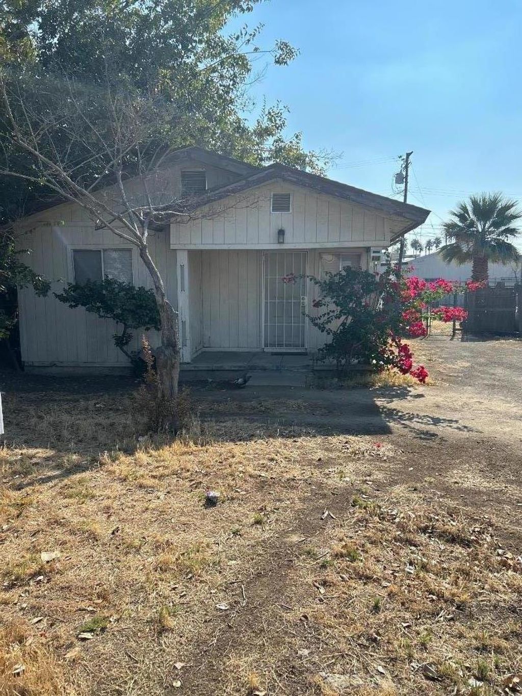 Photo of 615 Butte Street, Bakersfield, CA 93305 (MLS # ML82025228)