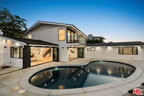 Photo of 15655 Castlewoods Drive, Sherman Oaks, CA 91403 (MLS # 26104633)