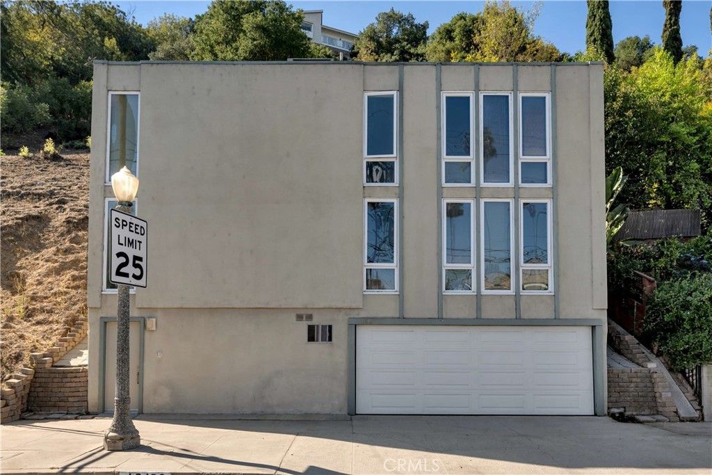 Photo of 12452 Laurel Terrace Dr, Studio City, CA 91604 (MLS # SR25236218)