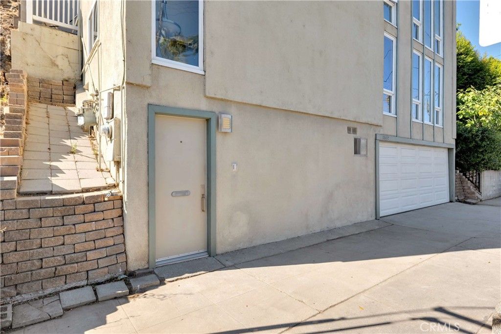 Photo of 12452 Laurel Terrace Dr, Studio City, CA 91604 (MLS # SR25236218)