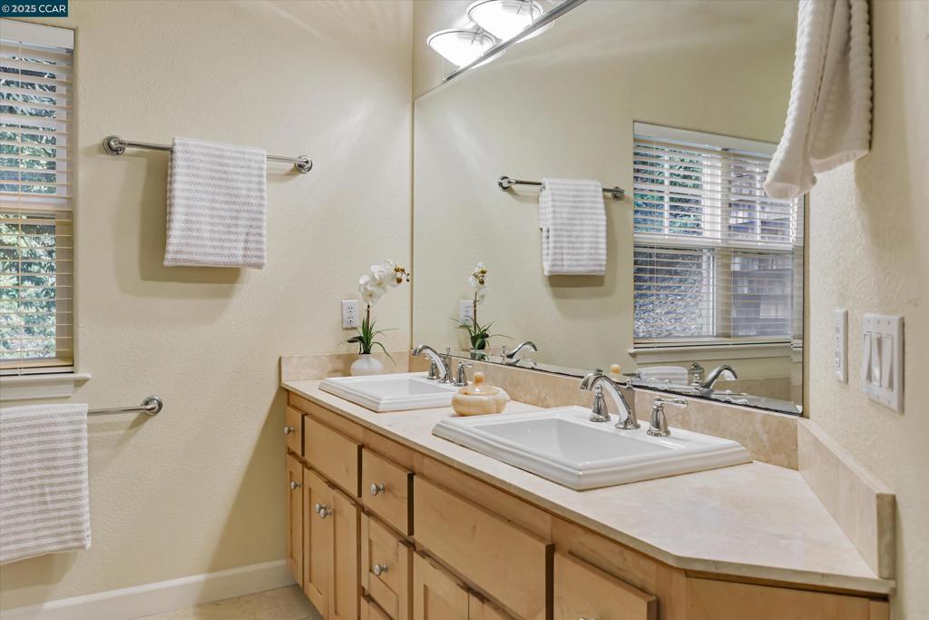 CLAREMONT HILLS - Residential