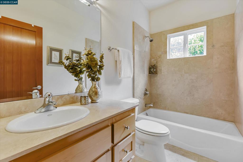 CLAREMONT HILLS - Residential