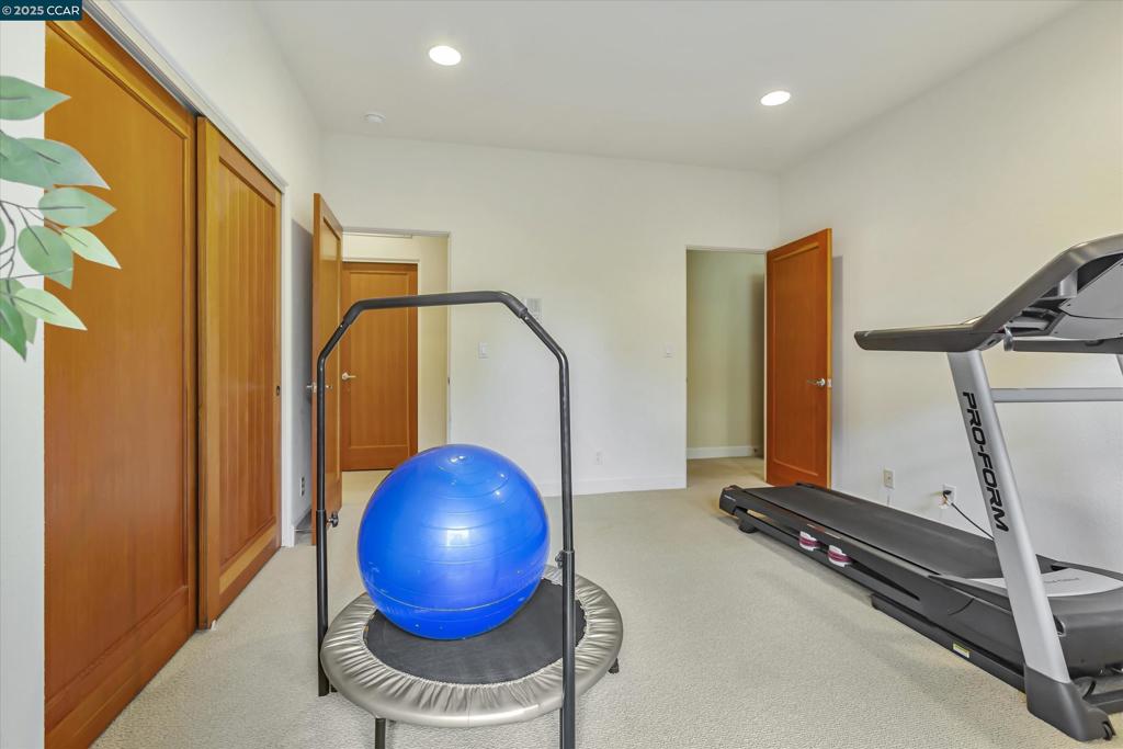 CLAREMONT HILLS - Residential