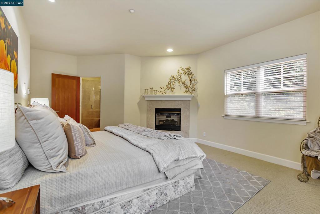 CLAREMONT HILLS - Residential