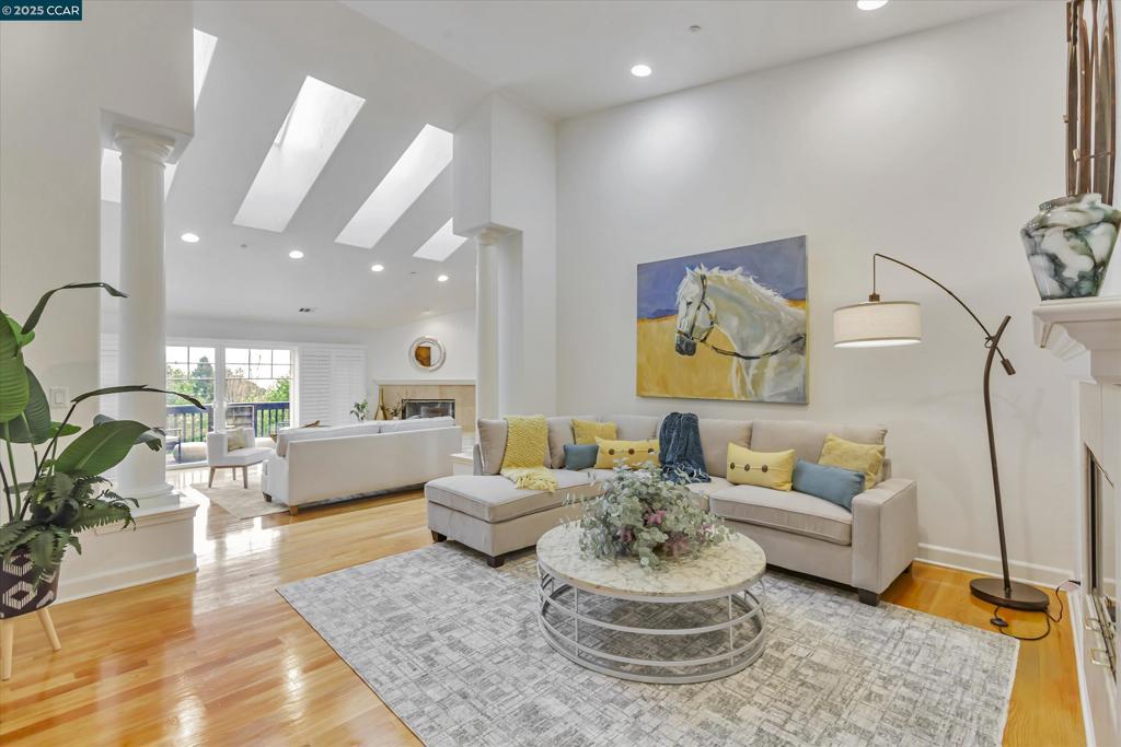CLAREMONT HILLS - Residential