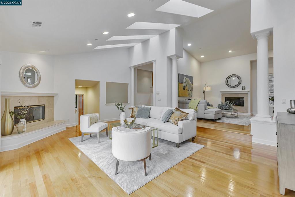 CLAREMONT HILLS - Residential