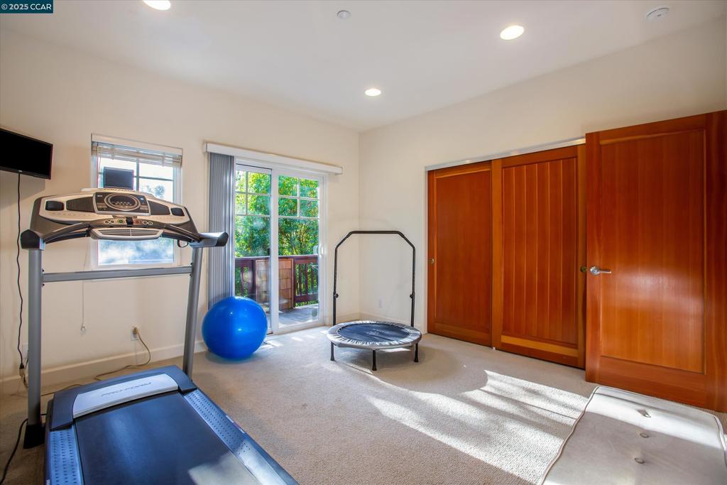 CLAREMONT HILLS - Residential