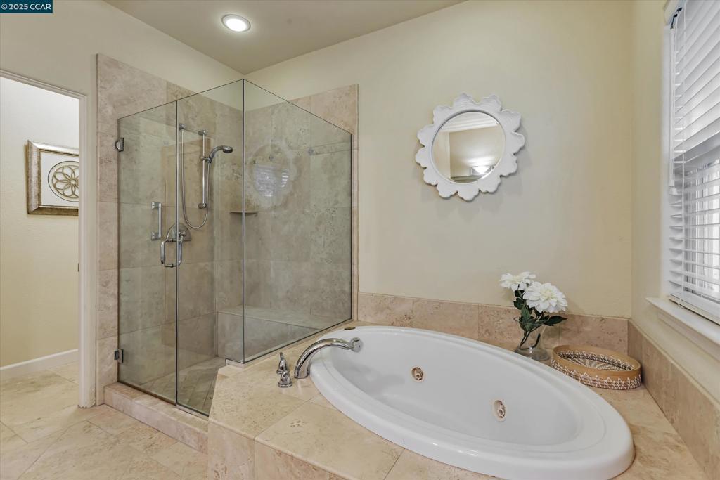 CLAREMONT HILLS - Residential