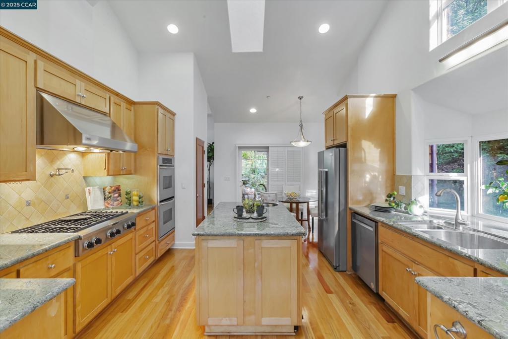 CLAREMONT HILLS - Residential