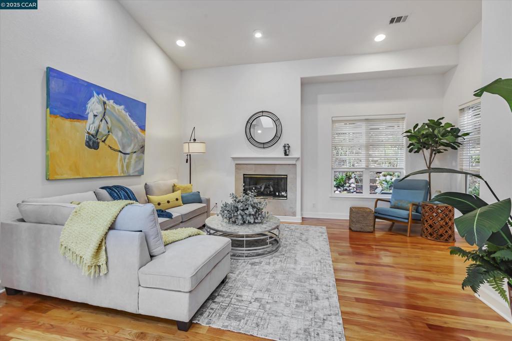 CLAREMONT HILLS - Residential