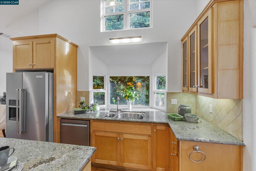 CLAREMONT HILLS - Residential