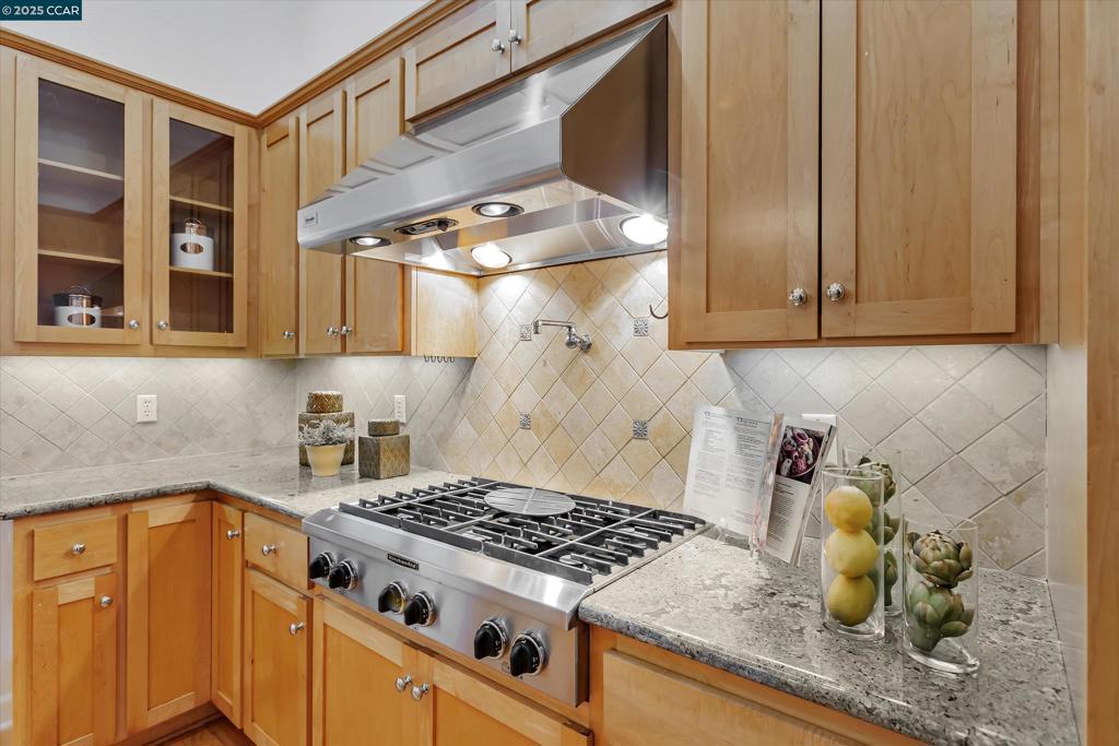 CLAREMONT HILLS - Residential