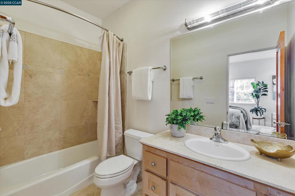 CLAREMONT HILLS - Residential