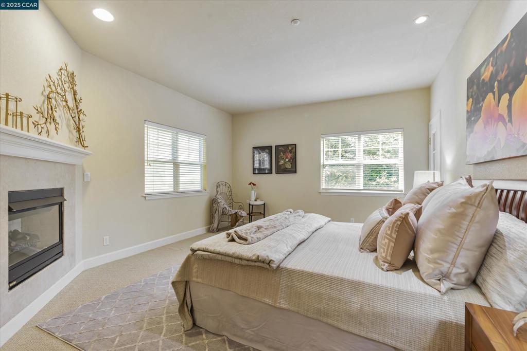 CLAREMONT HILLS - Residential