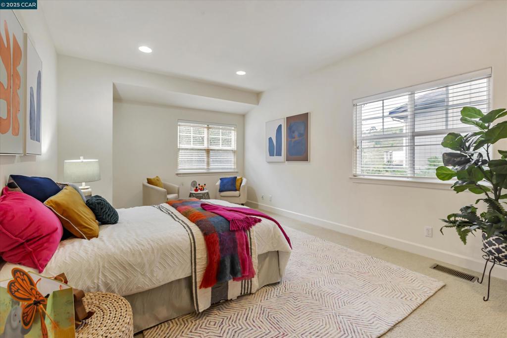 CLAREMONT HILLS - Residential