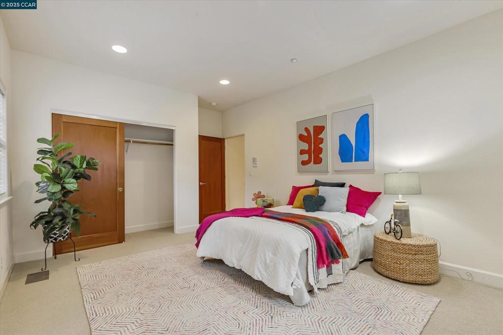 CLAREMONT HILLS - Residential