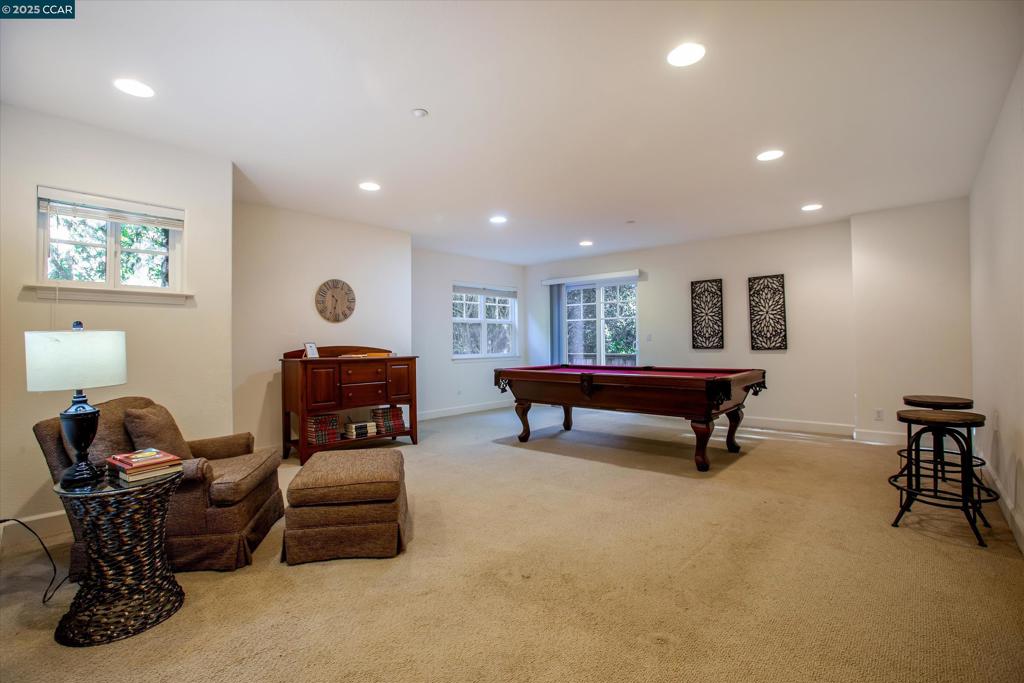 CLAREMONT HILLS - Residential