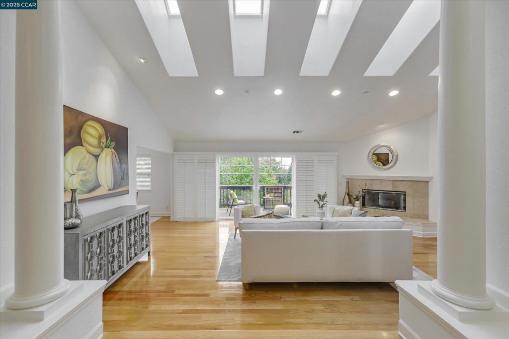 CLAREMONT HILLS - Residential