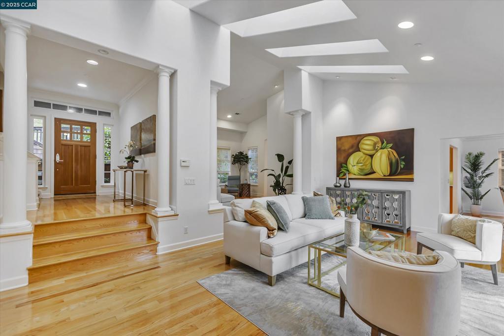 CLAREMONT HILLS - Residential