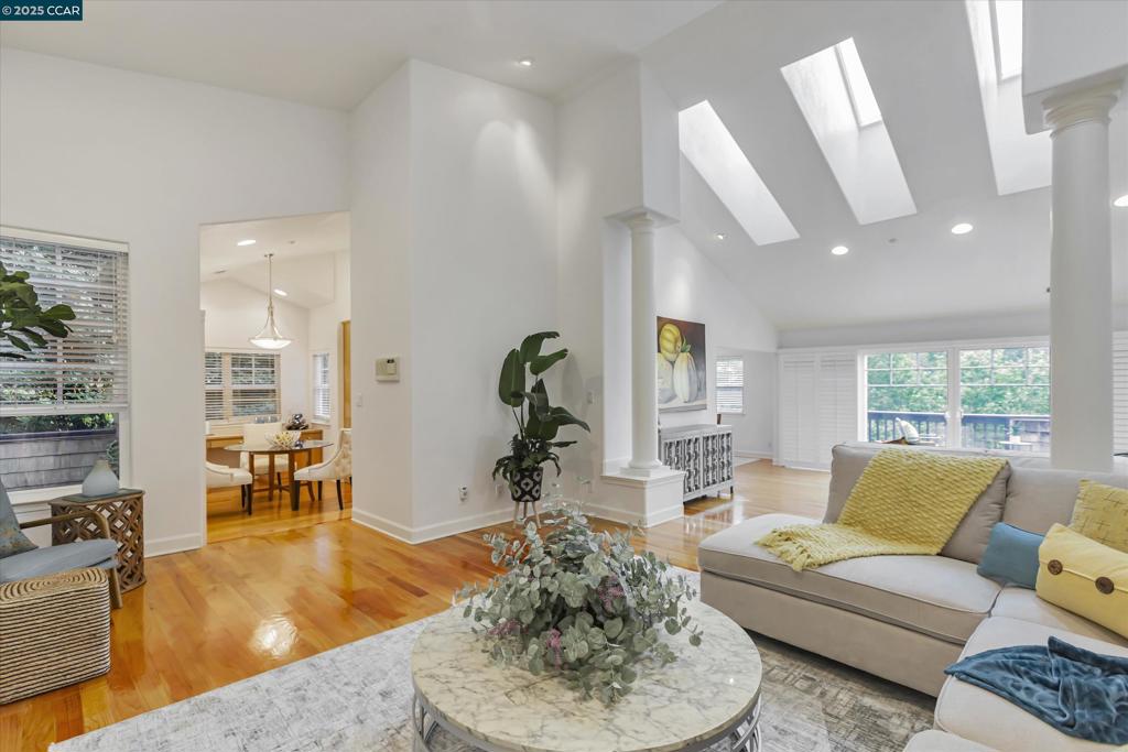 CLAREMONT HILLS - Residential