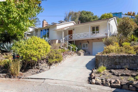 Photo of 40 Harbord Ct CT, Oakland, CA 94618 (MLS # 41150675)