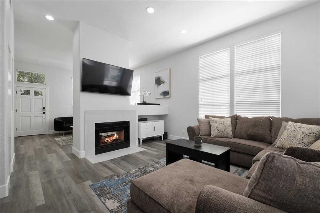 Summit Renaissance (SMRN) - Residential Lease