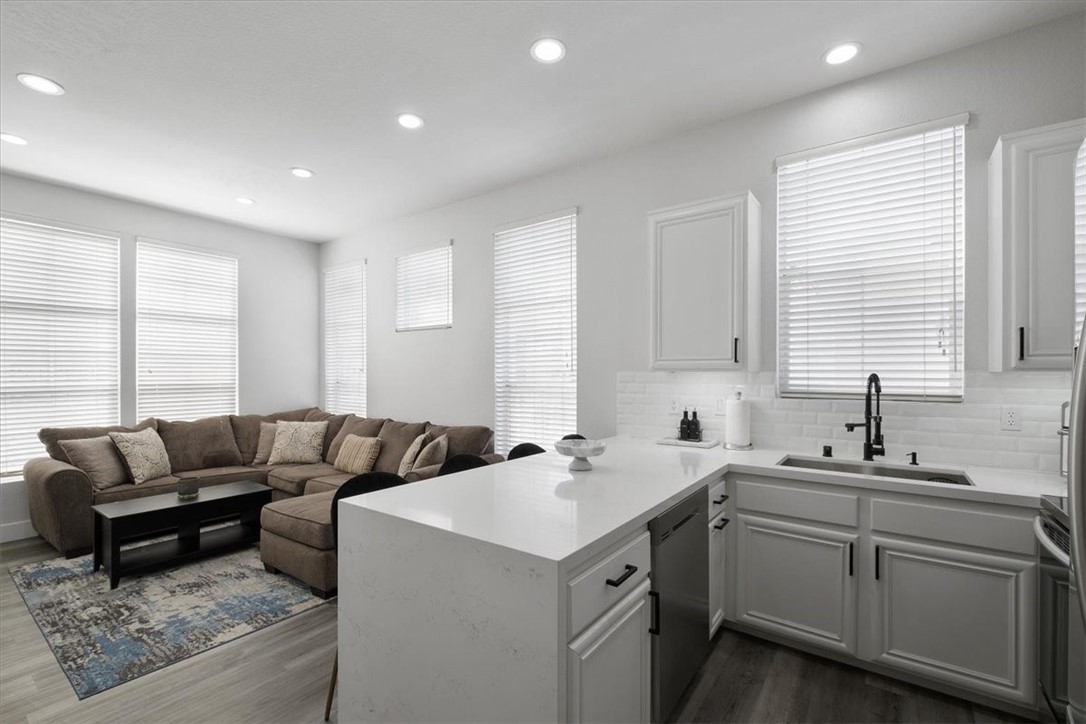 Summit Renaissance (SMRN) - Residential Lease