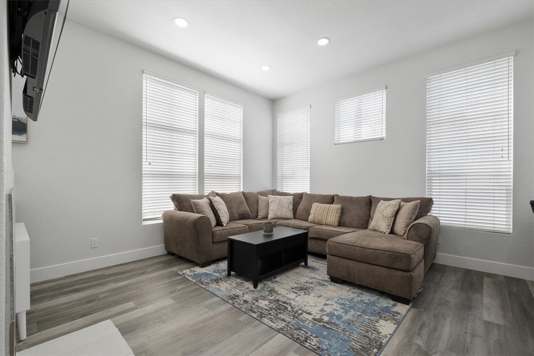 Summit Renaissance (SMRN) - Residential Lease
