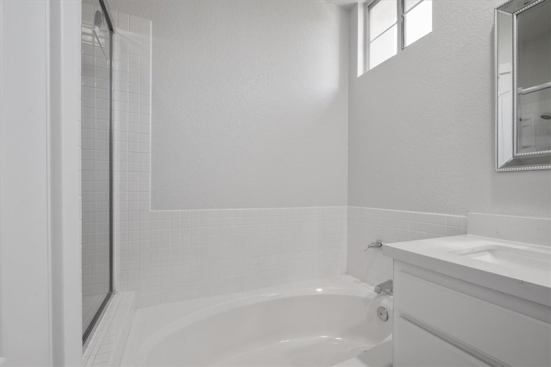 Summit Renaissance (SMRN) - Residential Lease