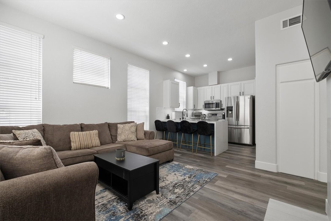 Summit Renaissance (SMRN) - Residential Lease