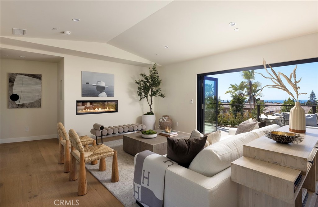 149 Avenida De La Paz