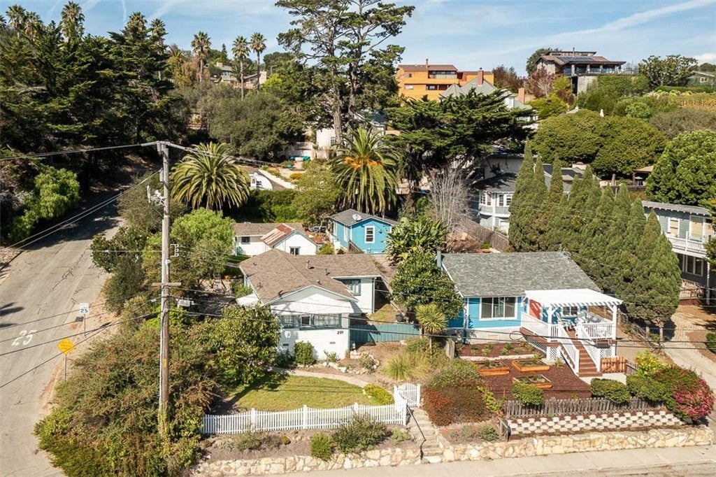 221 Le Point Street