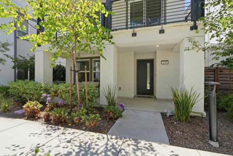 Photo of 638 EUCALYPTUS Way, Alameda, CA 94501 (MLS # ML82054141)