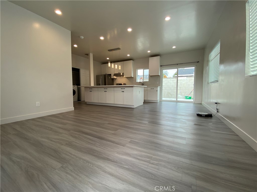 1653 W Chateau Place B