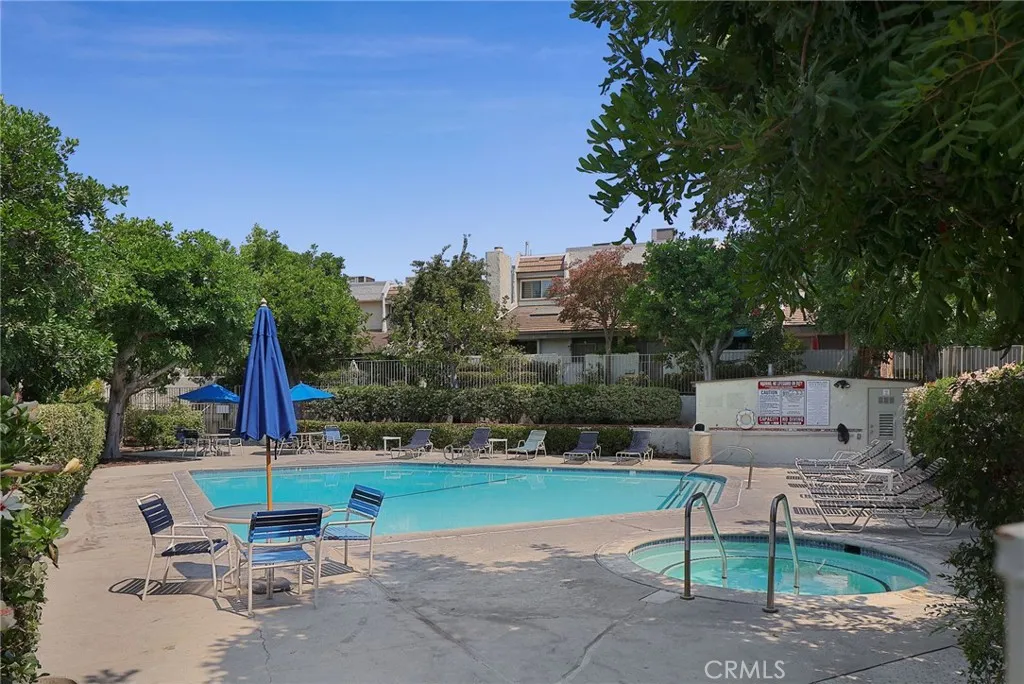 Studio City, California 91604, United States, 2 Bedrooms Bedrooms, ,3 BathroomsBathrooms,Residential,Active,172331