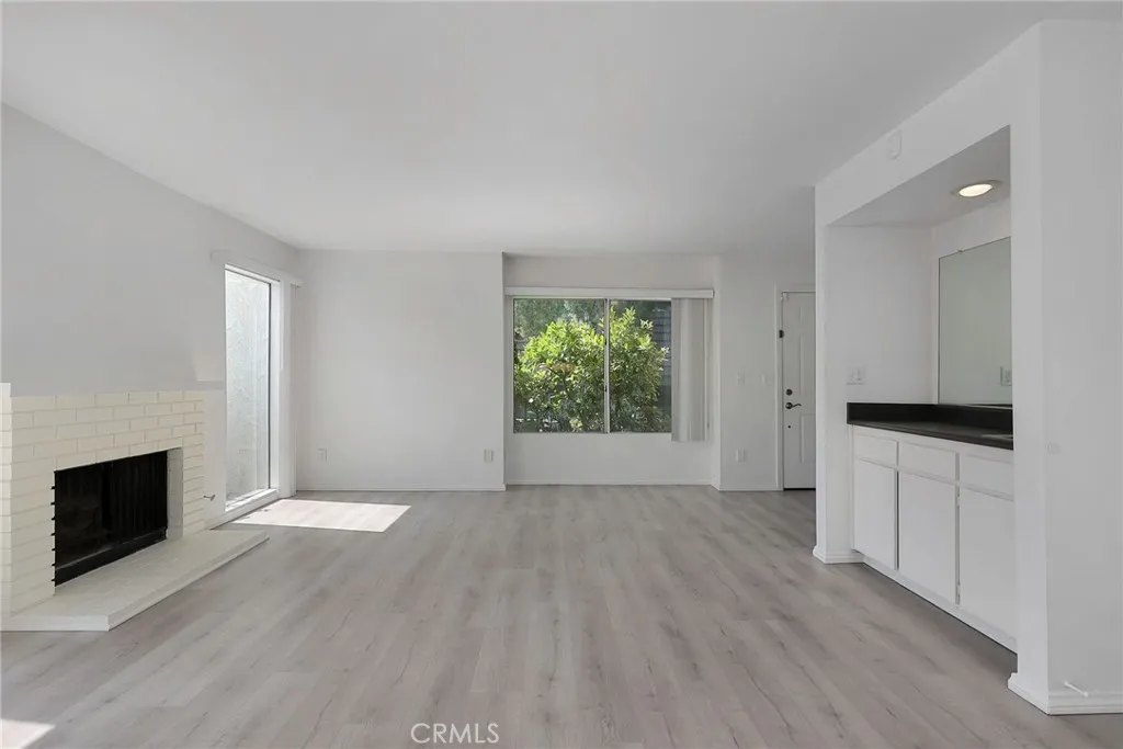 Studio City, California 91604, United States, 2 Bedrooms Bedrooms, ,3 BathroomsBathrooms,Residential,Active,172331