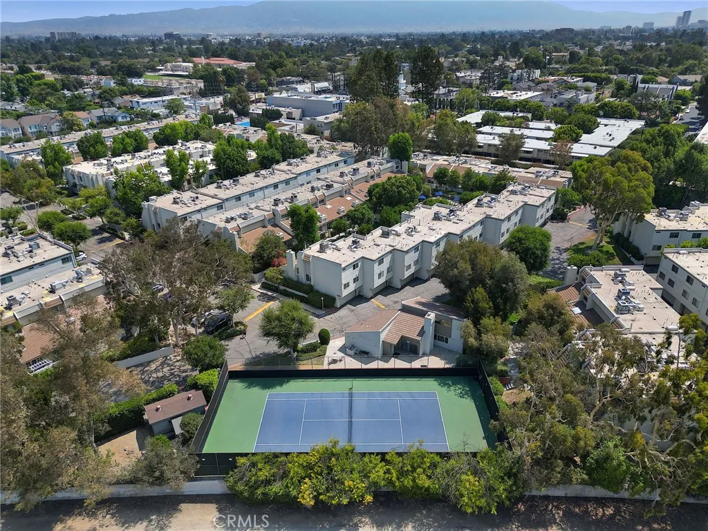 Studio City, California 91604, United States, 2 Bedrooms Bedrooms, ,3 BathroomsBathrooms,Residential,Active,172331