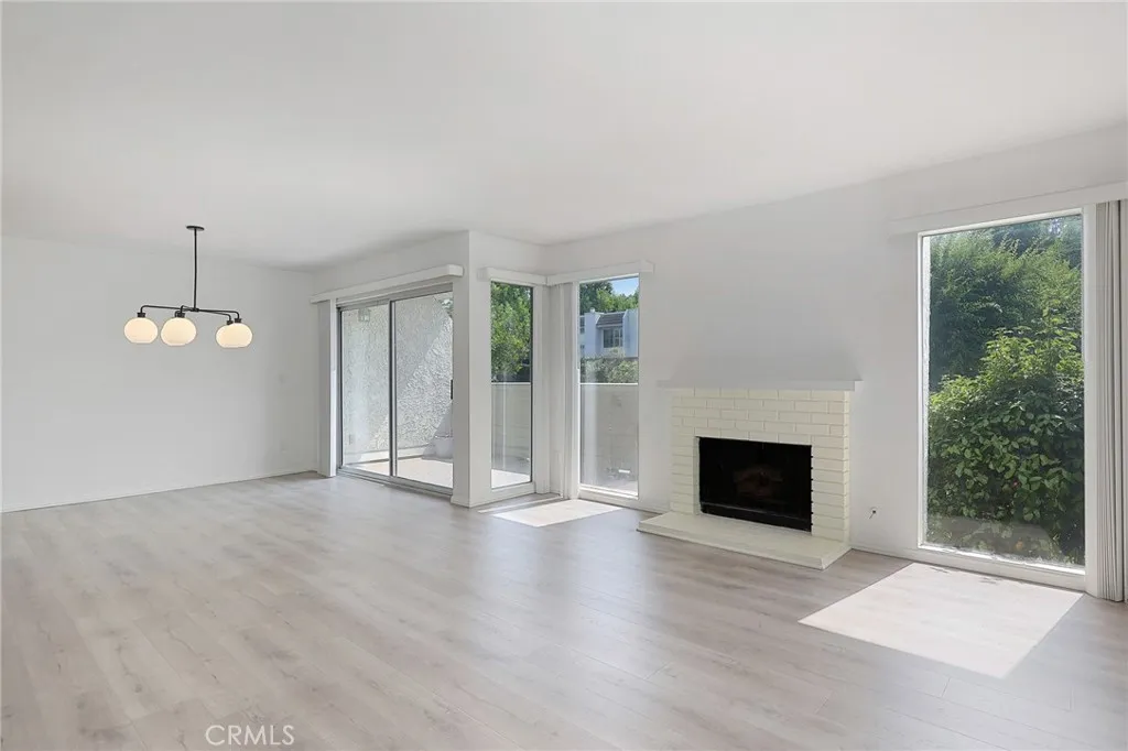 Studio City, California 91604, United States, 2 Bedrooms Bedrooms, ,3 BathroomsBathrooms,Residential,Active,172331