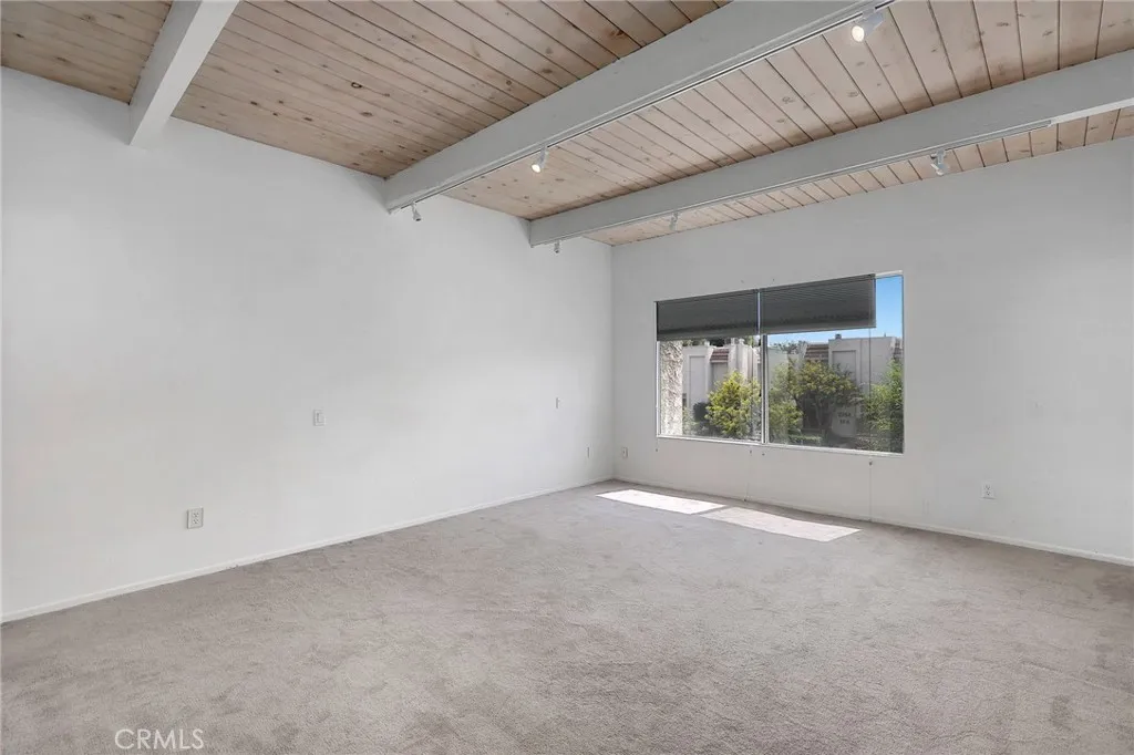 Studio City, California 91604, United States, 2 Bedrooms Bedrooms, ,3 BathroomsBathrooms,Residential,Active,172331