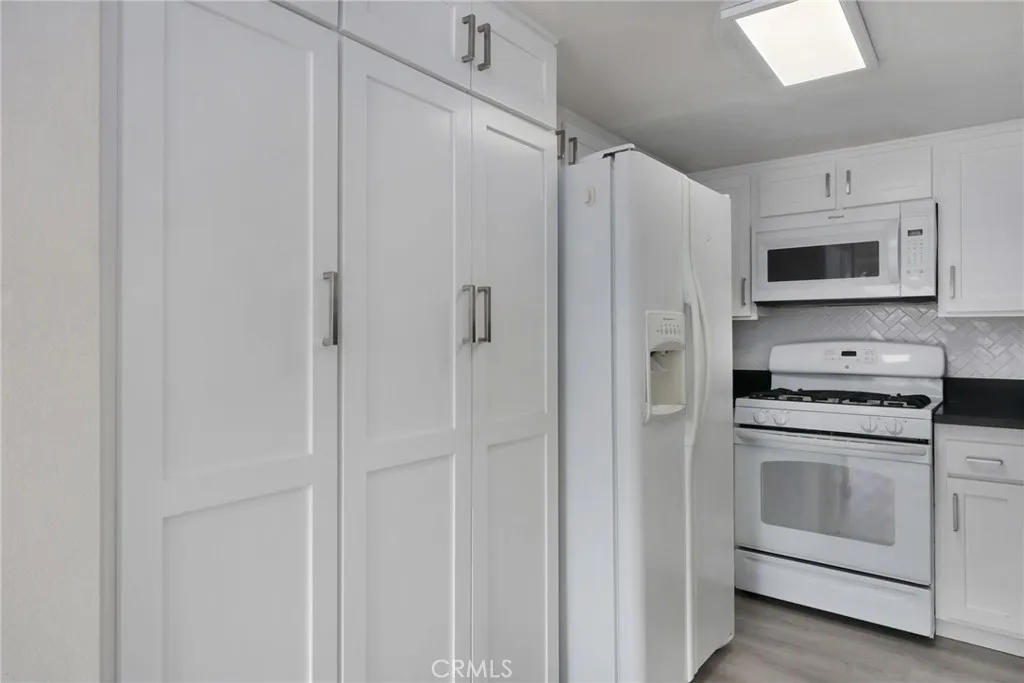 Studio City, California 91604, United States, 2 Bedrooms Bedrooms, ,3 BathroomsBathrooms,Residential,Active,172331