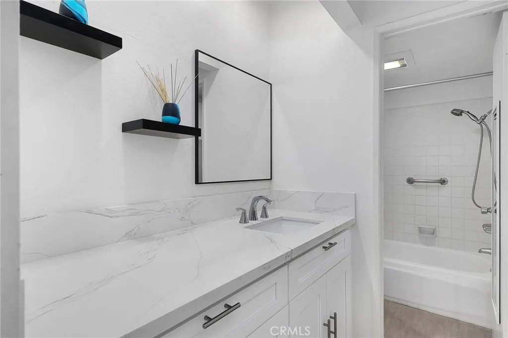 Studio City, California 91604, United States, 2 Bedrooms Bedrooms, ,3 BathroomsBathrooms,Residential,Active,172331