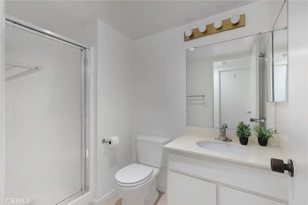 Studio City, California 91604, United States, 2 Bedrooms Bedrooms, ,3 BathroomsBathrooms,Residential,Active,172331