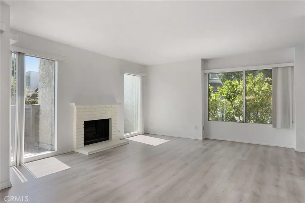 Studio City, California 91604, United States, 2 Bedrooms Bedrooms, ,3 BathroomsBathrooms,Residential,Active,172331