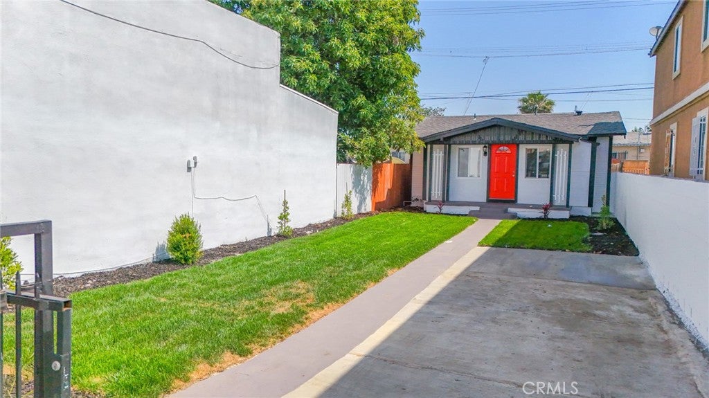 9504 S Main St, Los Angeles CA 90003