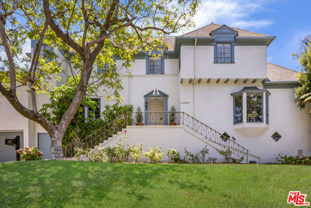 Stately Little Holmby residence, in need of some updating, sits on an elevated corner lot with an expansive pool, grassy sideyard and living spaces with high ceilings. The center foyer gives access to the grand living room with leaded windows and original fireplace, as well as a spacious dining room perfect for family gatherings and entertaining. The adjacent butler's pantry seamlessly flows to the kitchen and breakfast room with access to the outdoor dining terrace and lush garden area. The family room/library with fireplace and indoor/outdoor bar moves easily to the lounging terrace and pool. A guest suite is conveniently located on the main level. Upstairs are the primary bedroom, bath and dressing area with walk-in closet; a small bedroom/office, two additional spacious bedrooms each with bathroom en-suite and a large attic. The guest/pool house with bathroom could also function as a gym/yoga room with views over the gardens, pool and terrace. Easy to show!